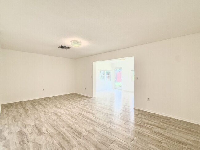 Building Photo - 4149 Prudence Dr