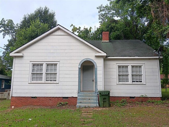 Building Photo - 446 Heustess St