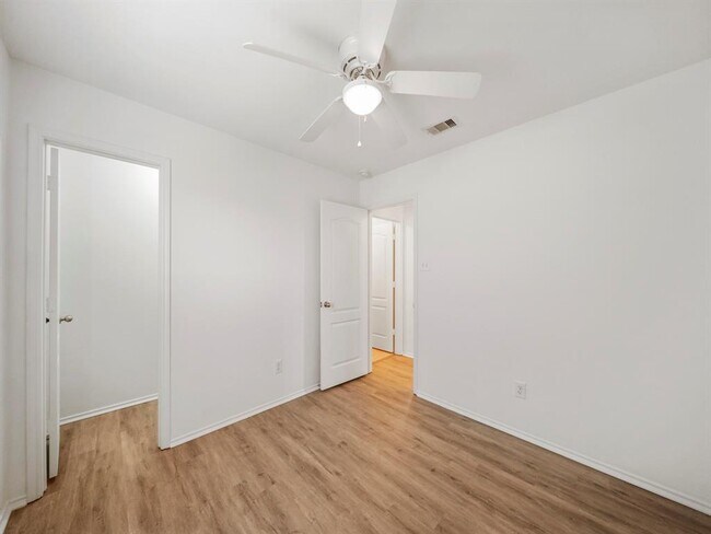 Building Photo - 526 Enchanted Springs Dr