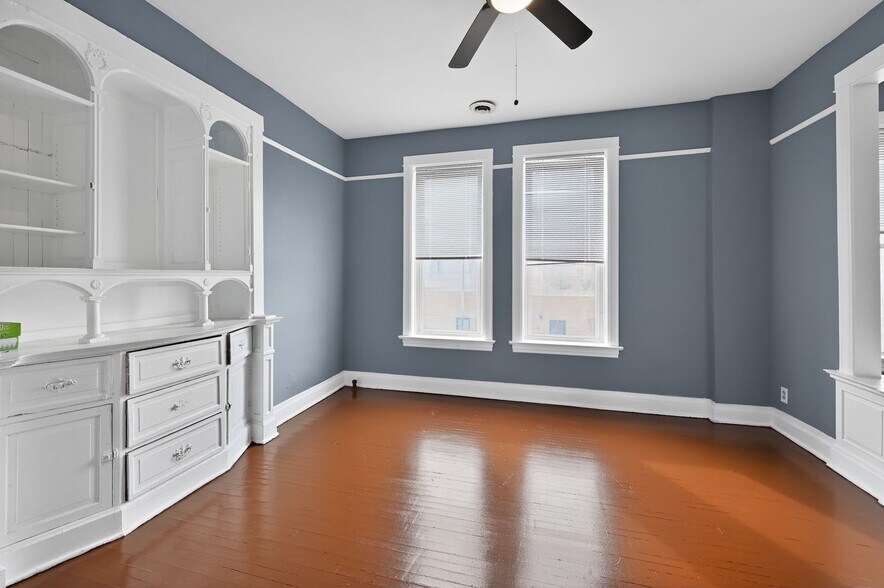 Building Photo - 3542 W 24th St