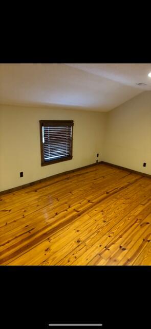 Building Photo - 425 Lakewood Dr