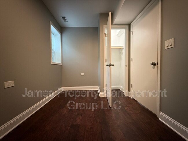 Building Photo - 1232 N Hamlin Ave