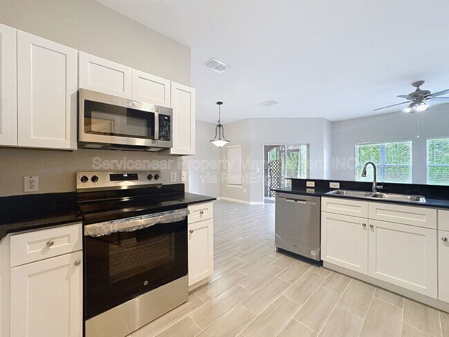 Building Photo - 10841 Dragonwood Dr
