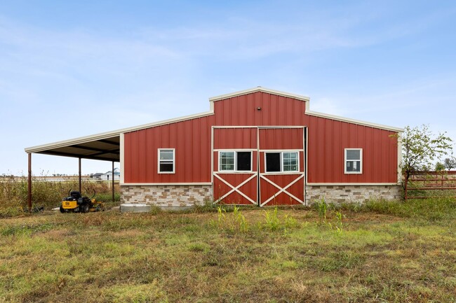 Building Photo - Beautiful Country Home with Horse Barn on ...