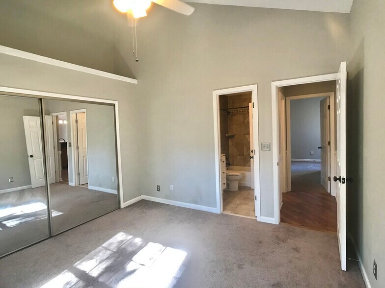 Building Photo - 709 Cypress Pointe St