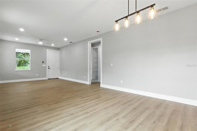 Building Photo - 7000 N 19th St