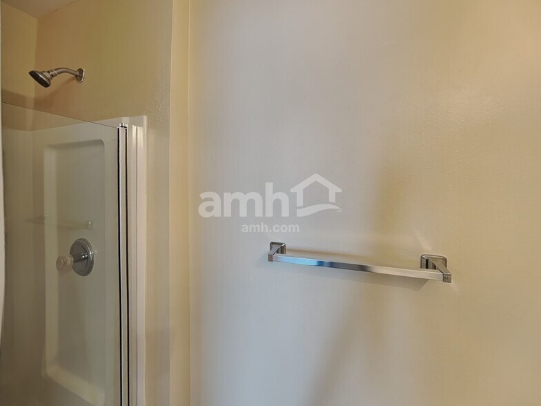 Building Photo - 26814 Sparrow Rdg