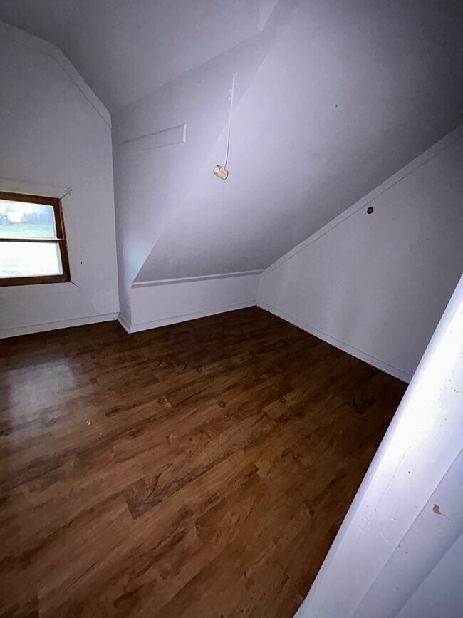 Building Photo - PRICE DROP!!!!!  Very Nice 3BR/1BA House in Great Neighborhood!