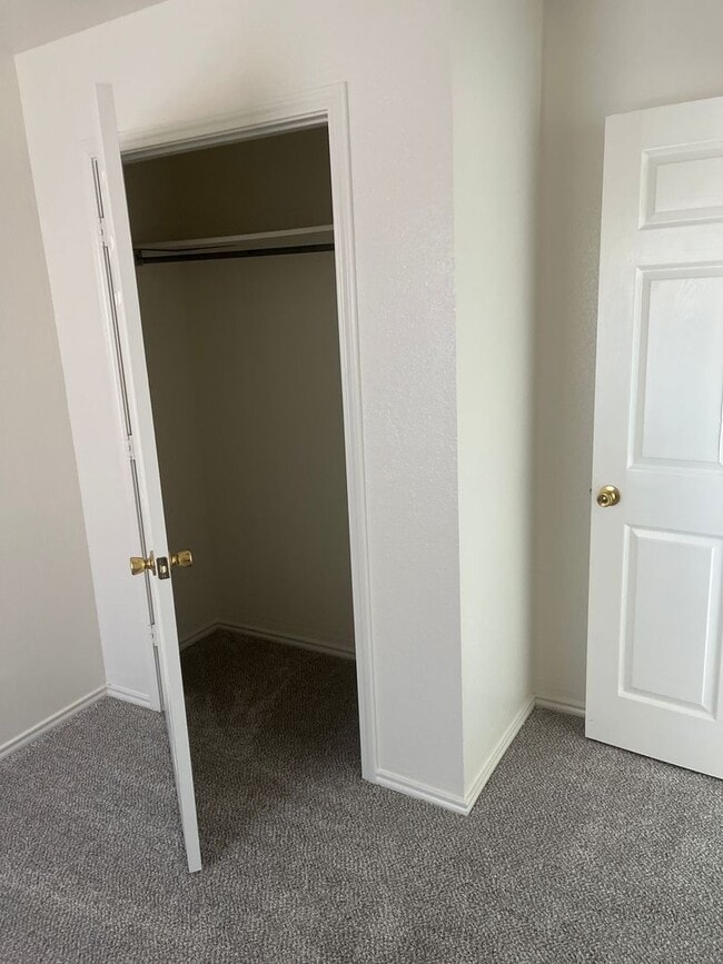 Building Photo - 3114 Oak Ln