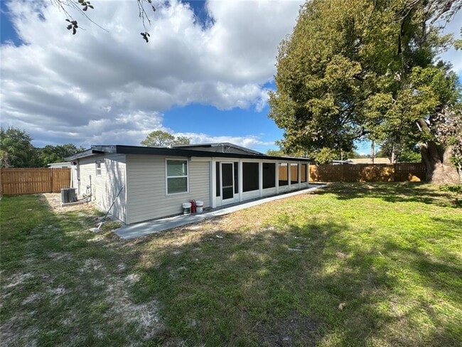 Building Photo - 1417 Ambassador Ave