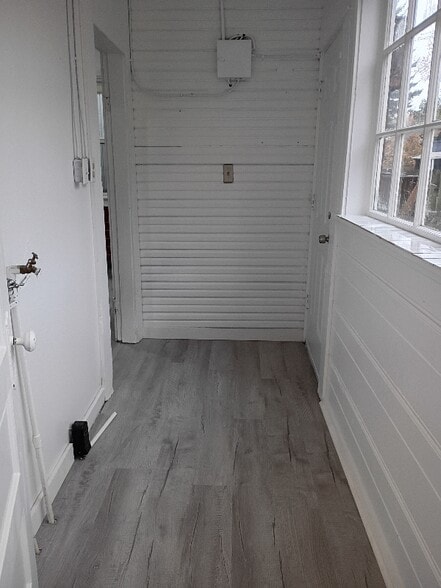 Building Photo - 547 NE Knott St