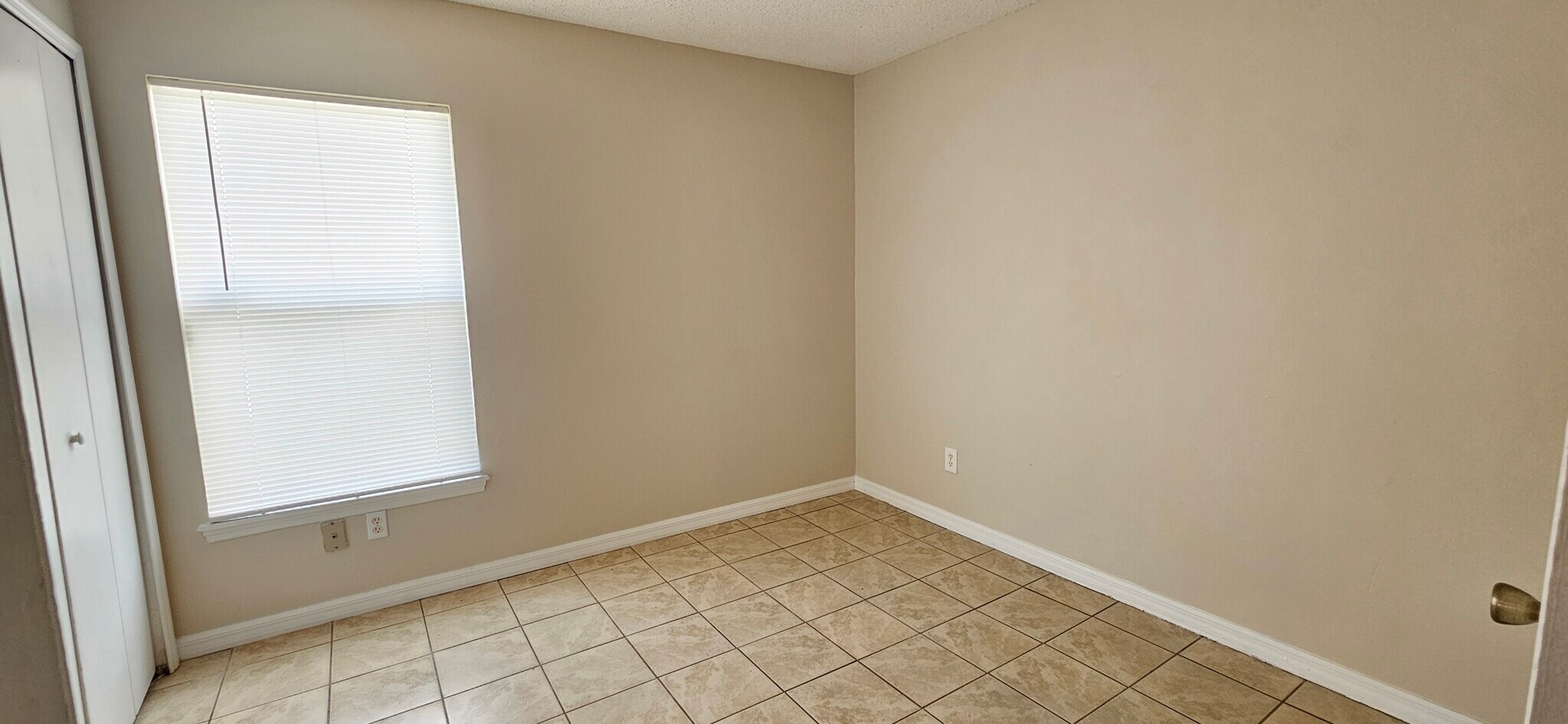 Building Photo - 206 Panorama Dr