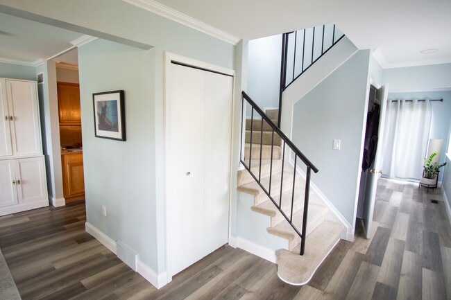 Building Photo - 2052 Parmenter Blvd