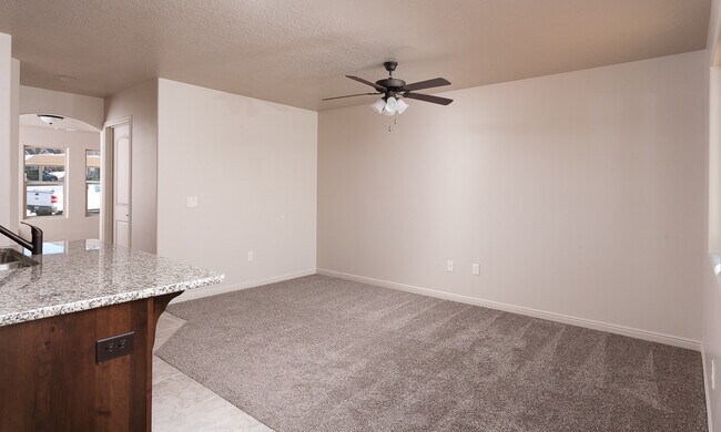 Building Photo - 3 Bedroom Townhome in The Cottages at Foss...