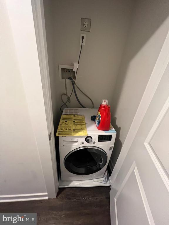 Building Photo - 4217 Chestnut St