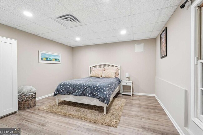 Building Photo - 3302 Greencastle Chase NE