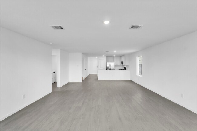 Building Photo - 27627 Village Cir Dr