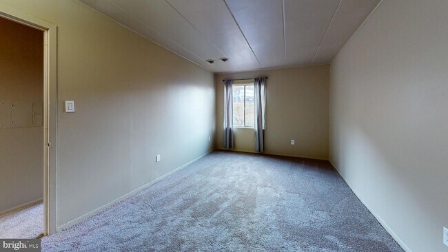 Building Photo - 2612 Fort Farnsworth Rd