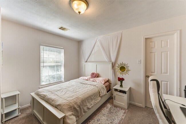 Building Photo - 25210 Hazel Ranch Dr