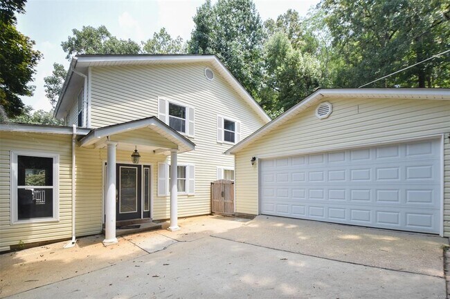Building Photo - 555 Shady Acres Rd