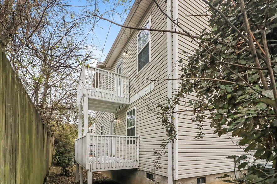 Building Photo - 67 Middlebrook Dr