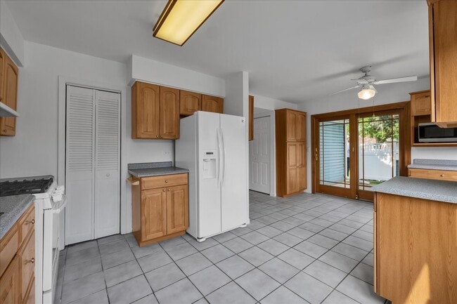 Building Photo - 1426 Walnut Cir
