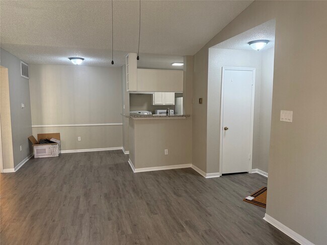 Building Photo - 2121 Hepburn St