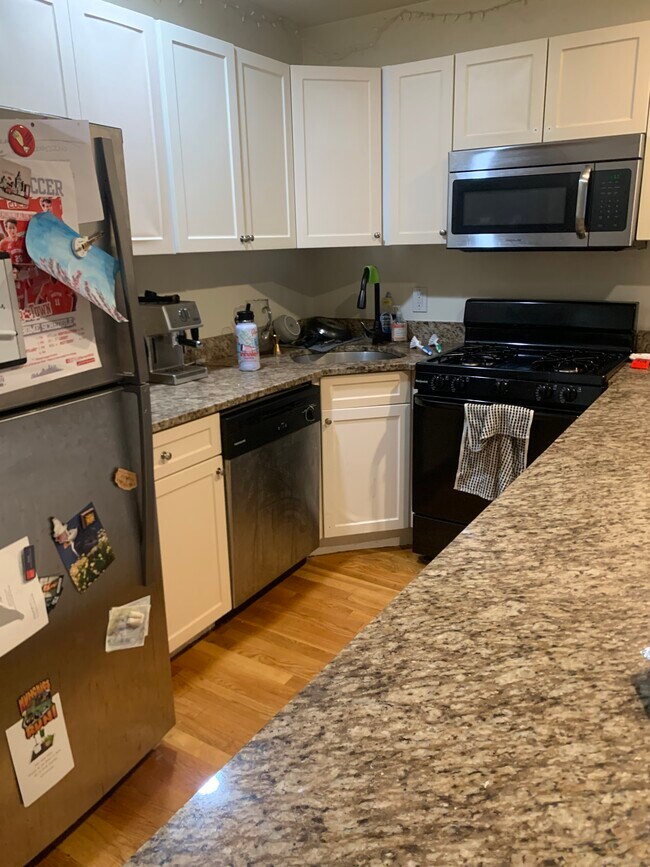 Building Photo - 328 Saint Paul St