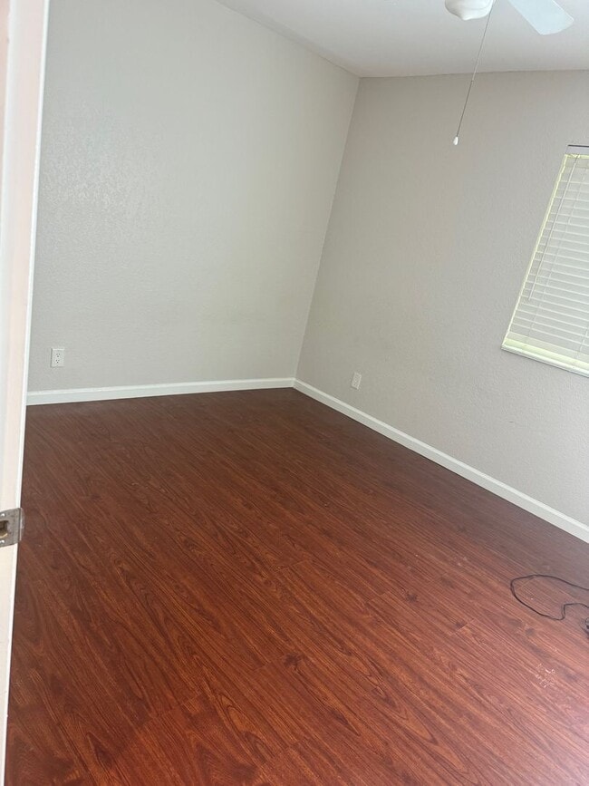 Building Photo - 2 bedroom 2 bath condo located in a gated community