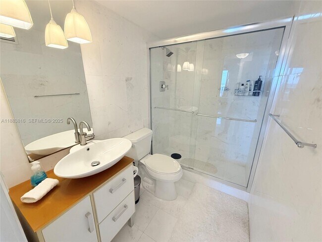 Building Photo - 2751 S Ocean Dr