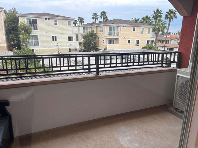 Building Photo - 860 Turquoise St