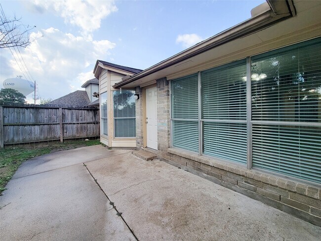 Building Photo - 3610 Honey Creek Dr