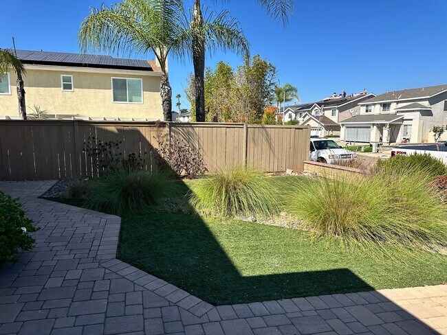 Building Photo - A stunning 4-bedroom haven, fully renovate...