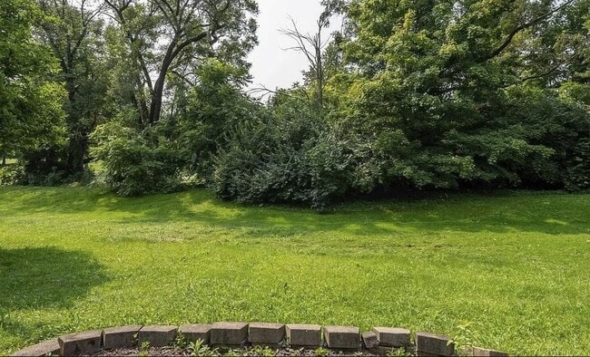 Building Photo - 821 W Rosewood Dr