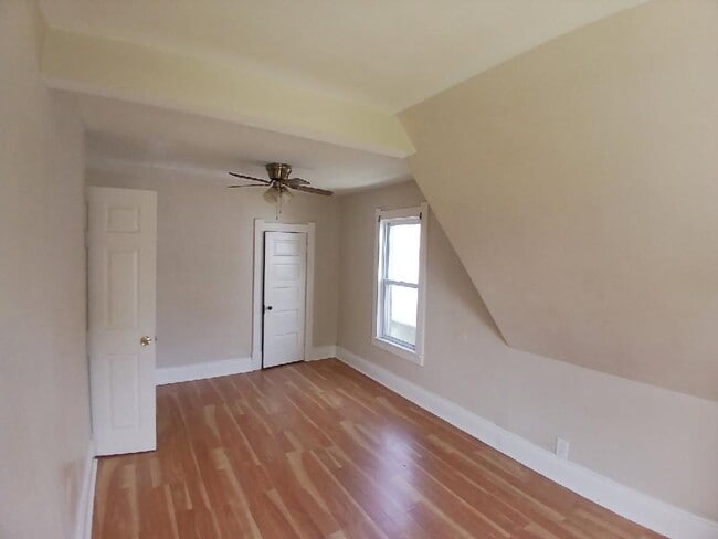 Building Photo - 4 Bed 1 Bath