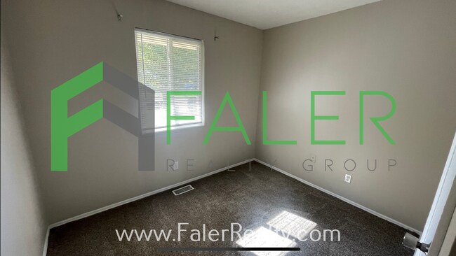 Building Photo - Beautiful 3 bedroom home with attached garage