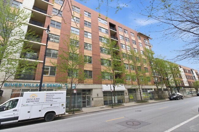 Building Photo - 873 N Larrabee St