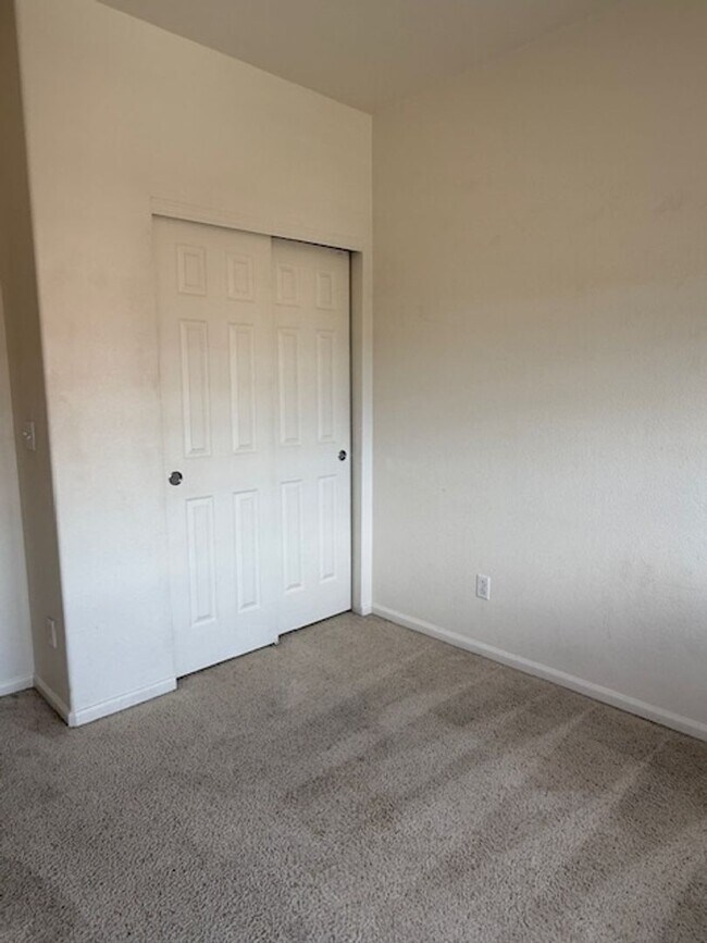 Building Photo - 3 Bed End Unit Townhome near Old Town Arvada