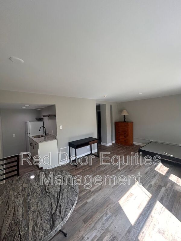 Building Photo - 123 N Broad St