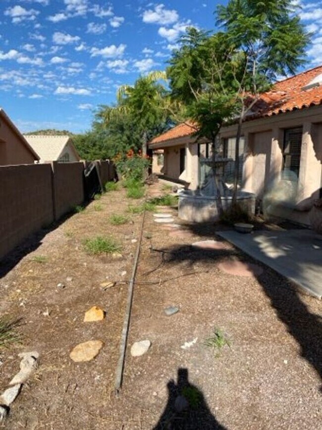 Building Photo - 5249 N Adobe Cir