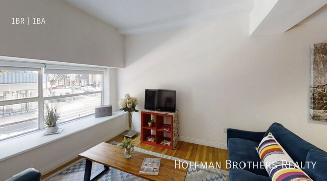 Building Photo - 905 S. Broadway-614A