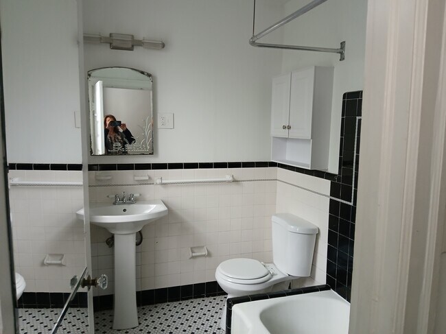 Bathroom - 5008 Penn St