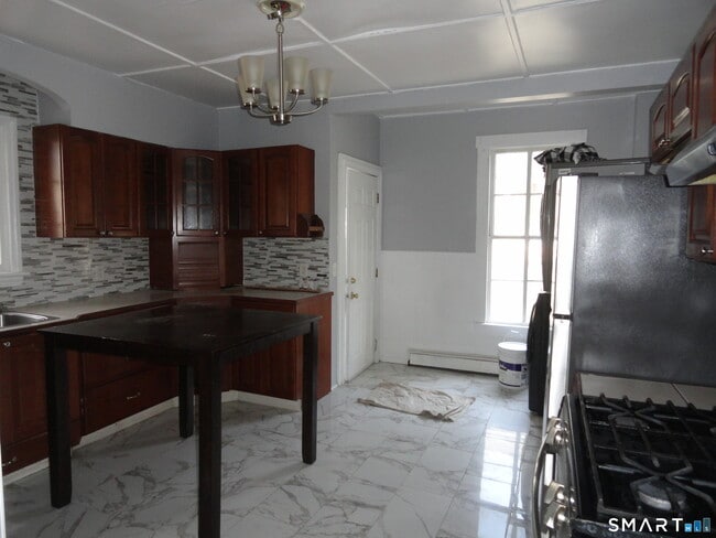 Building Photo - 177 E Pearl St