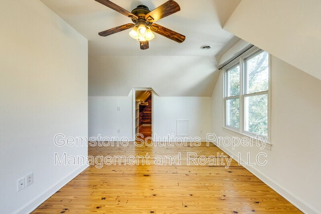 Building Photo - 502 32nd Ave S