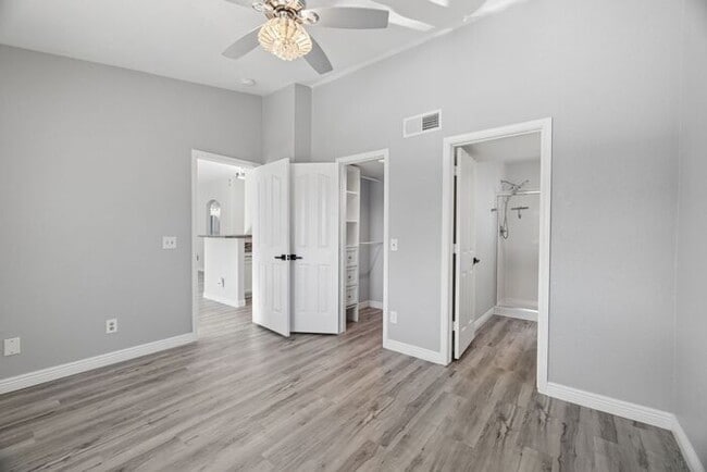 Building Photo - 1057 S Jamaica Way