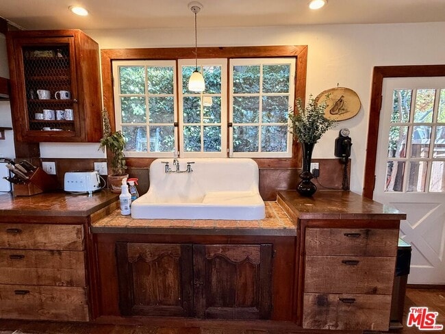 Building Photo - 2566 Verbena Dr