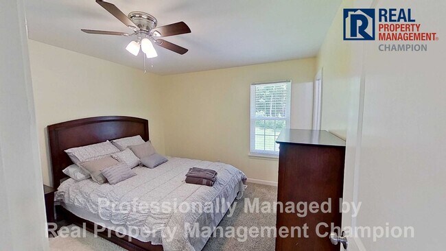 Building Photo - Spacious and Beautifully Updated 3 BD/2 BA...