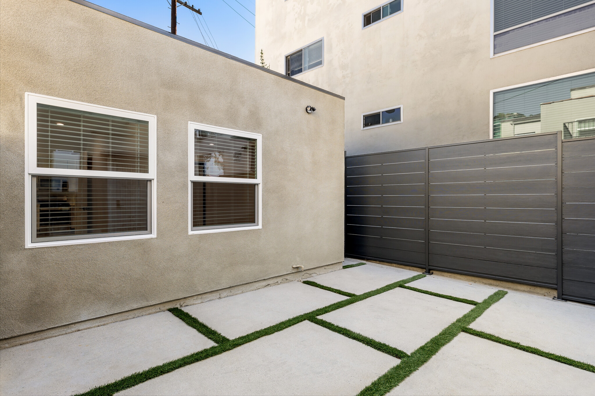 Building Photo - 738 S Stanley Ave