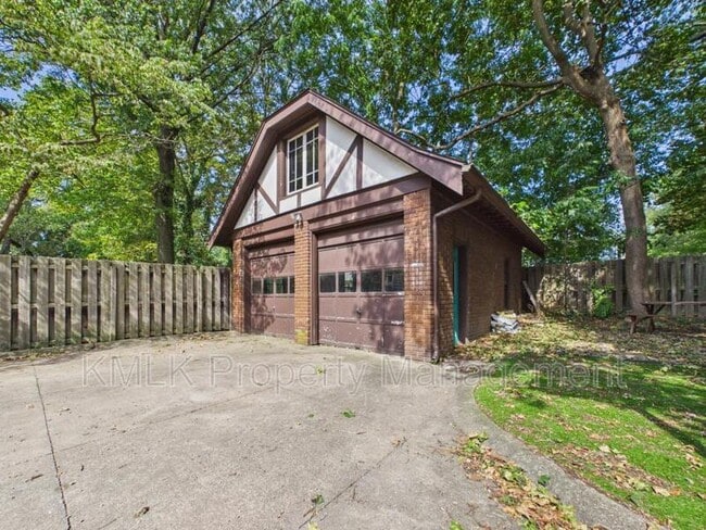 Building Photo - 137 Conger Ave