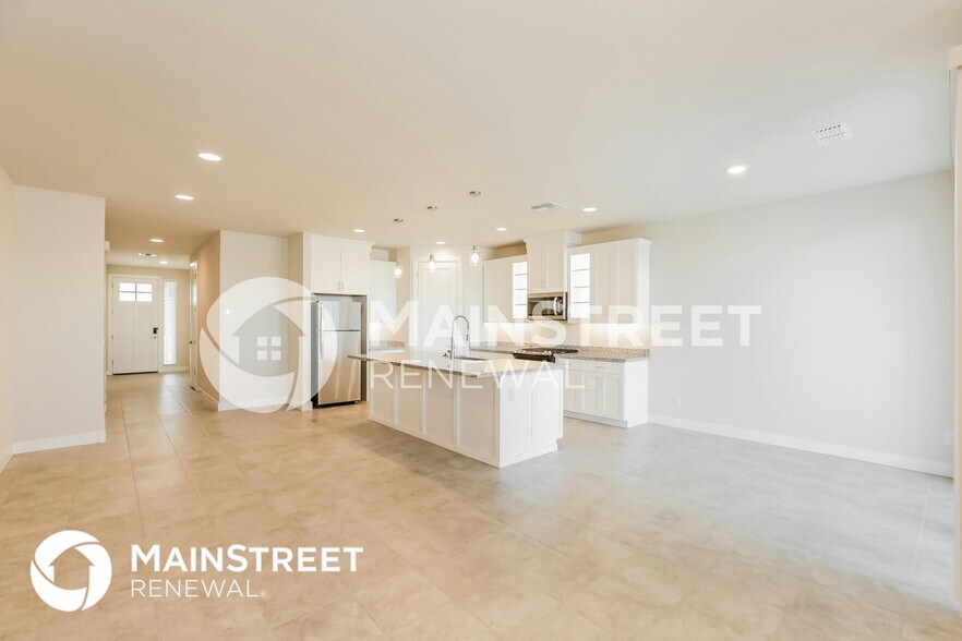 Building Photo - 8708 S 69th Dr